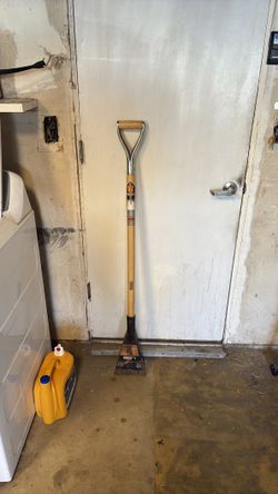 Rigid heavy duty floor scraper