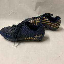 Children's soccer shoes. Size 7.5, very good condition.