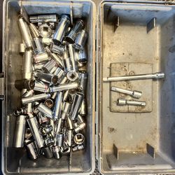 Sockets For Ratchet Wrench,  Metric And Standard,  100 Sockets & 3 Extensions 