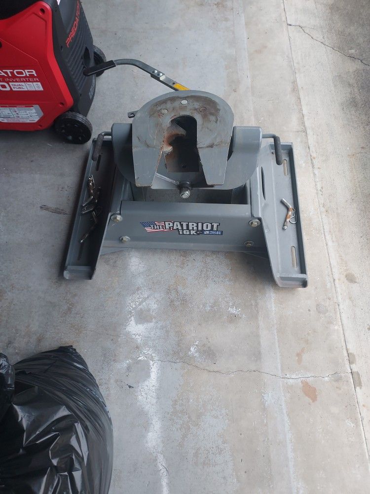 5th Wheel Hitch (The Patriot 16K)