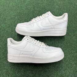 NIKE AIR FORCE TRIPLE WHITE SIZE 9.5
