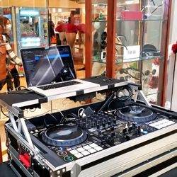 PIONEER DDJ1000 Controller with Case (Rekordbox  Version)