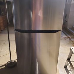  LG Stainless Steel Household Refrigerator  (Top Freezer)