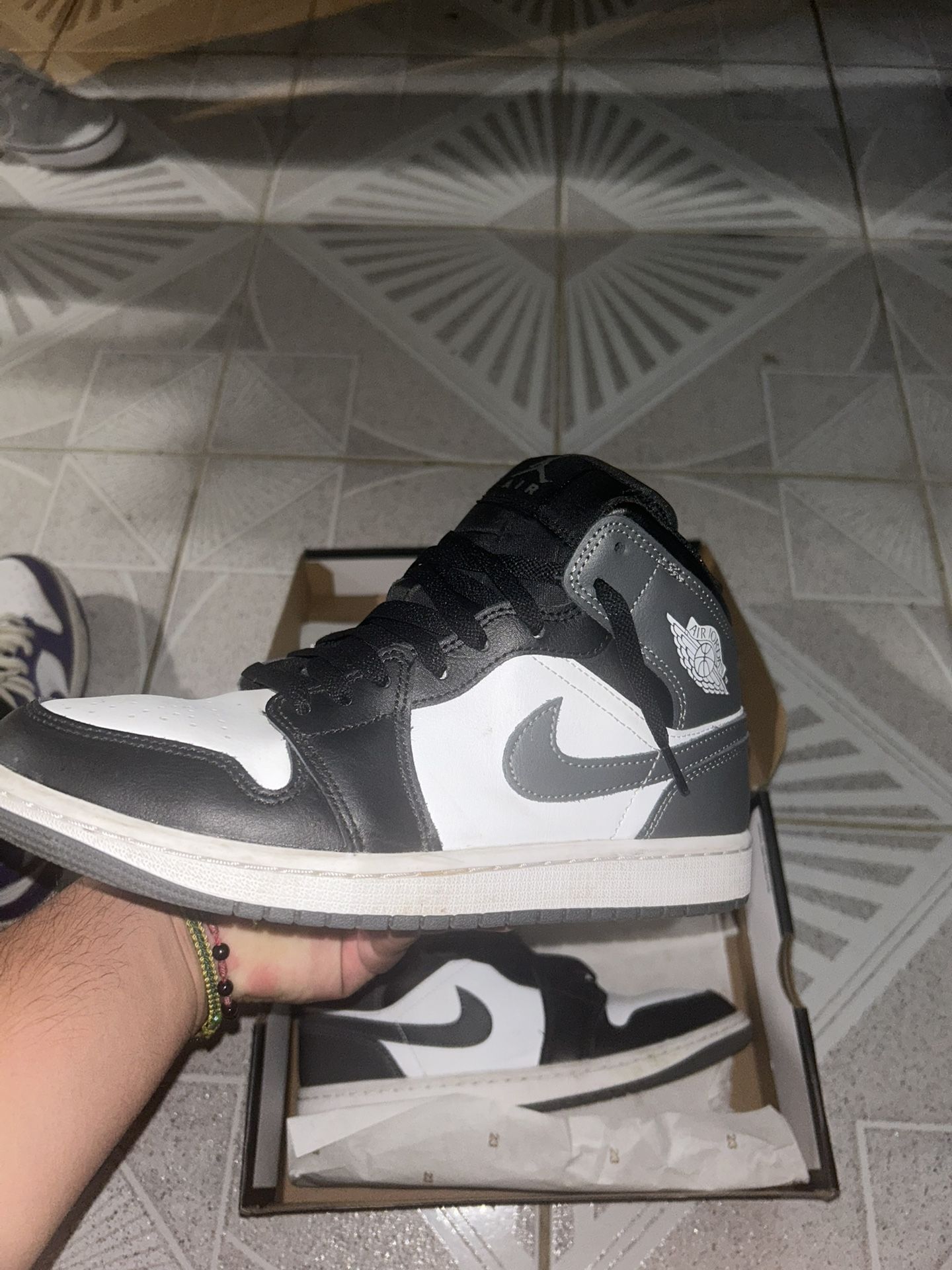 Air Jordan Mid