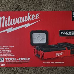 Milwaukee M12 Packout Flood Light W/USB Charging 