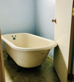 Vintage Iron claw foot bathtub