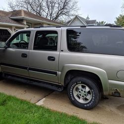02 Chevy suburban --- for parts