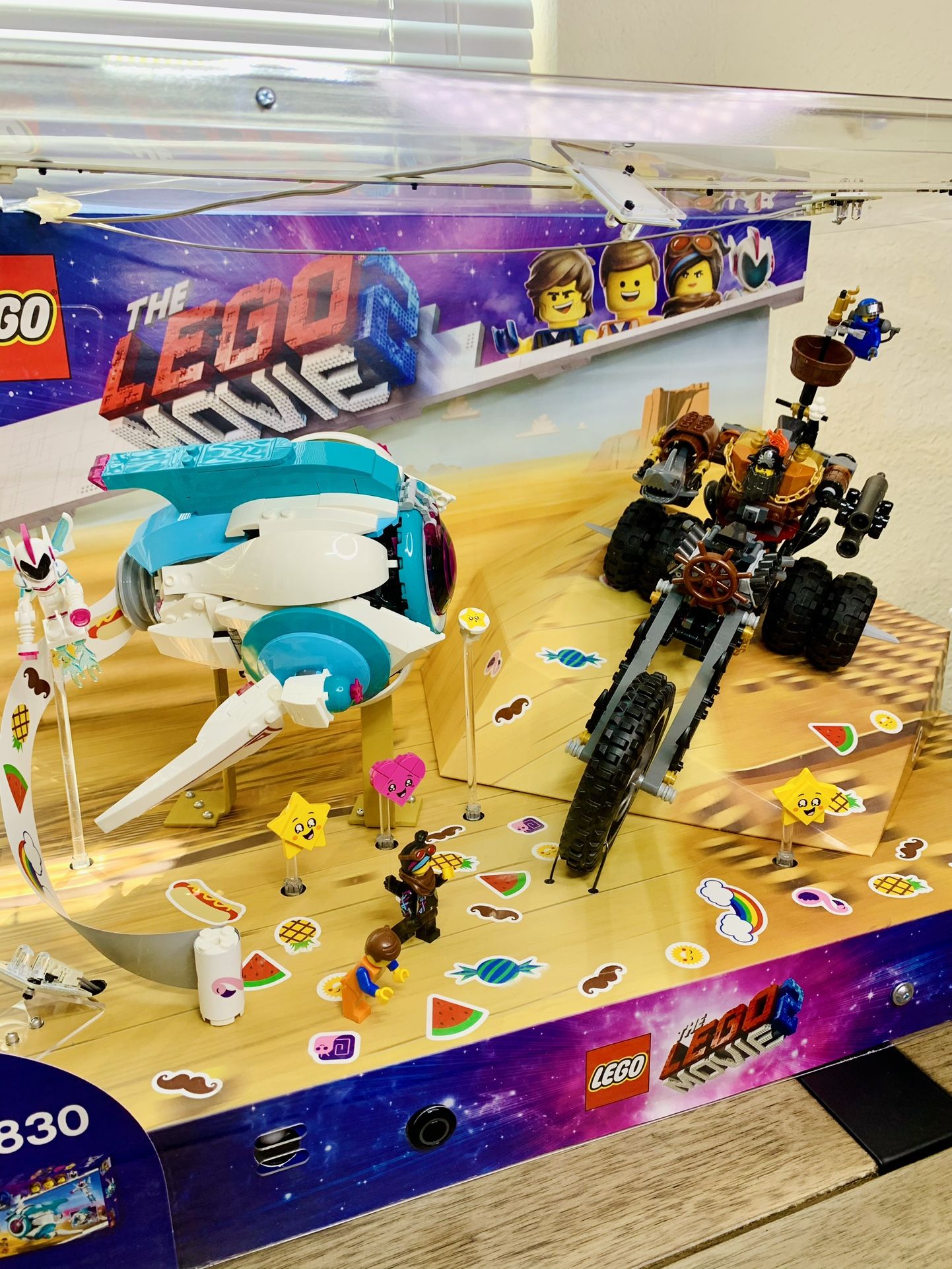 The Lego Movie Store Display Box With Minifigures NEW