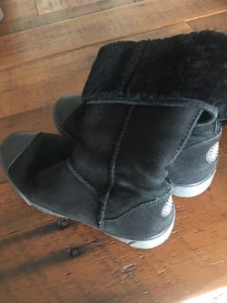 Uggs. Woman/ young lady size 5