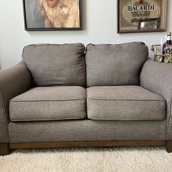 Couch / Loveseat 