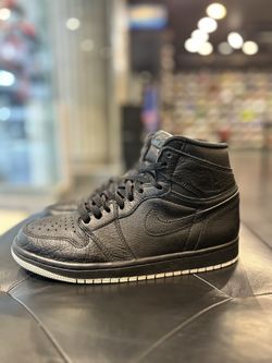 Nike Air Jordan 1 High Black Perforated Size 7 Shoes 