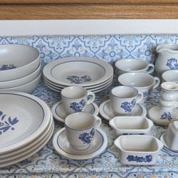 Pfaltzgraff Dishes — Excellent Condition 27 Pieces &70