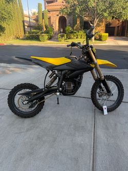 2025 Surron Hyper Bee Electric Dirt Bike – Great Condition – $1,350 OBO