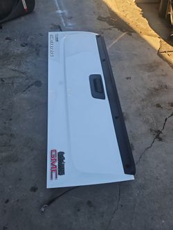 GM OEM TAILGATE AVAILABLE 2010 SIERRA