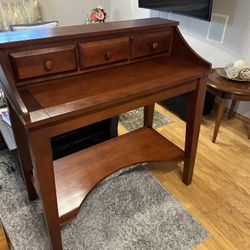 Solid wood desk with 3 drawers and pull out tray
