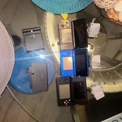 2 Nintendo DS3 XL 1 DS2 2 Carry Cases, 3 Chargers, & 2 Charging Docking  Stations