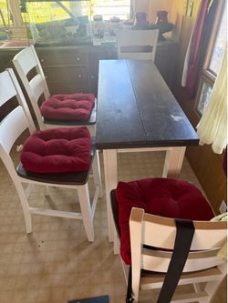Foldable dinner  table