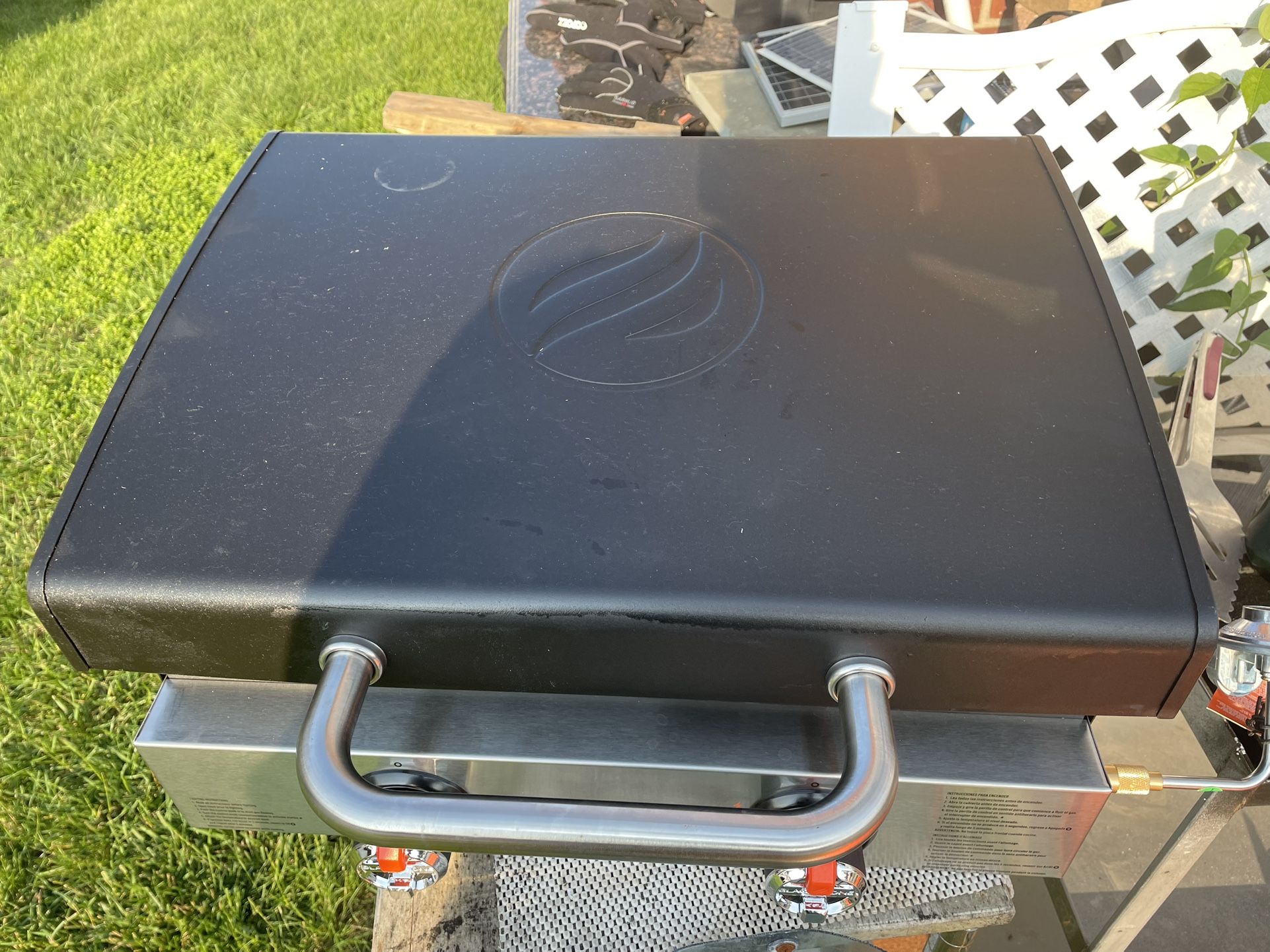 Blackstone 2144 Original 22” Tabletop Griddle with Integrated Protective Hood and Stainless Steel Front Plate, Powder Coated Steel, Black Special Fe