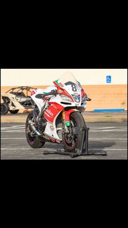 2018 Aprilia RF V4