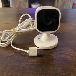 Blink Mini - Compact indoor plug-in smart security camera, 1080p