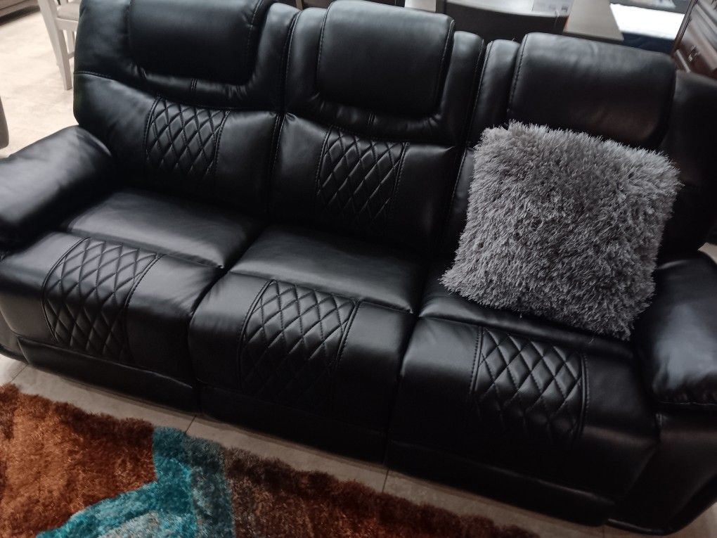*Fall Sale Event!!!*---Sophisticated Santiago Black Leather Reclining Sofas---Delivery And Financing Available🤭