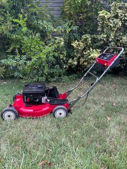TORO SELF PROPELLED IRON CAST FOREVER 21 INCH DECK WITH ROTO STOP BLADE CONTROL SYSTEM POWERED BY 190CC BRIGGS AND STRATTON. WORKS FLAWLESSLY CUTS BEA