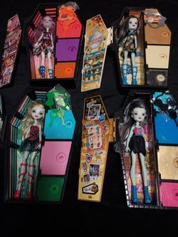 Monster High Dolls & Key Coffins Mint $15 each