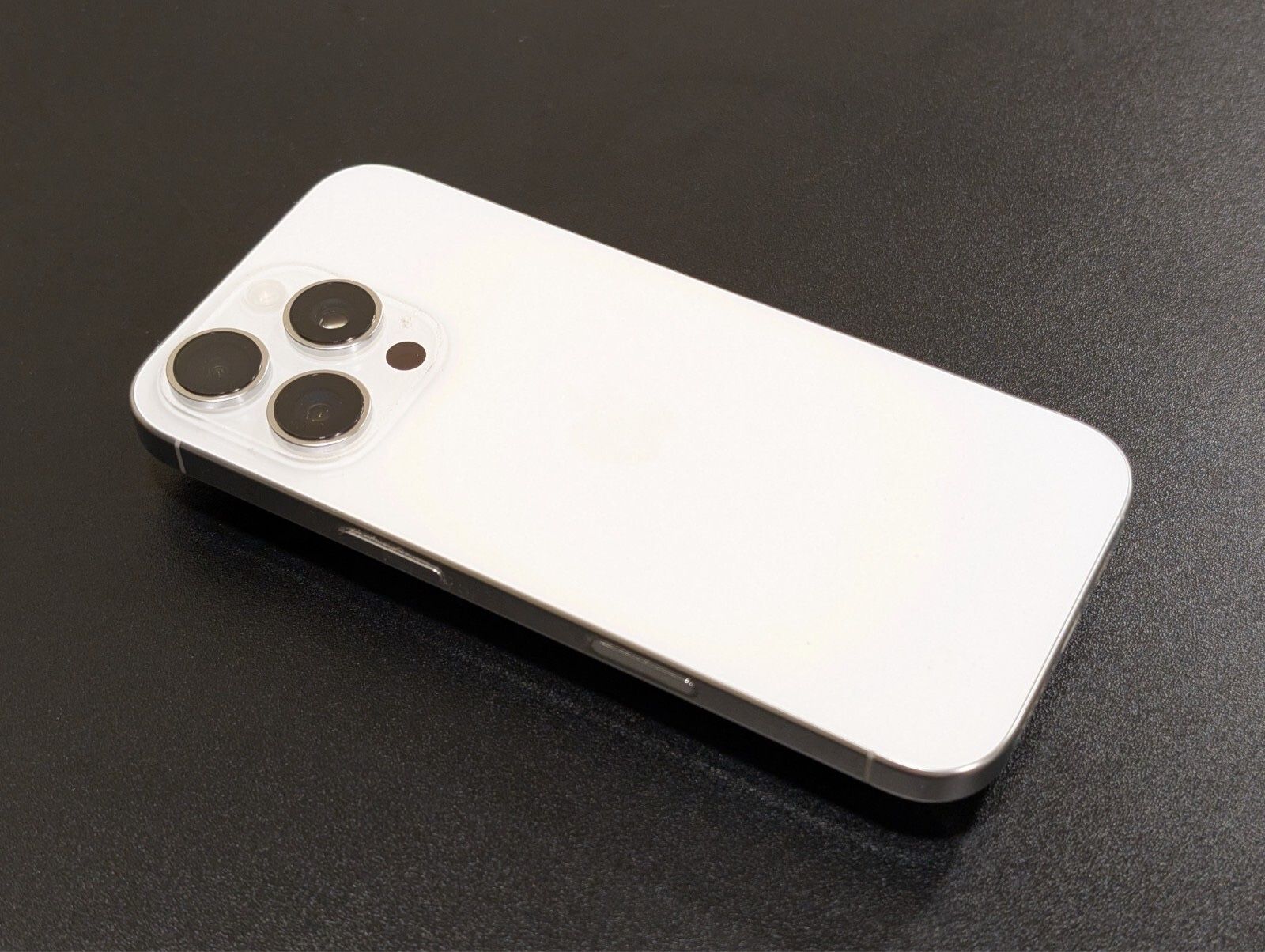 Apple- iPhone 16 Pro - White - 128g