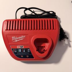Milwaukee M12 Charger 