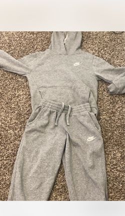 Women’s Nike sweatsuit