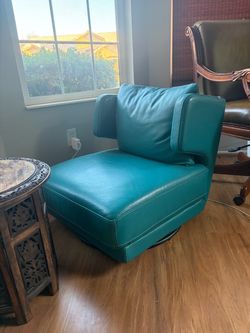 Domicil Teal Leather Small Swivel Chair – FREE DELIVERY – Italian Design