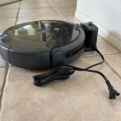 iRobot Roomba 694 Robot Vacuum - Wi - Fi Connectivity, Good For Pet Hair, Carpets, Hard-floor, Self Charging.
