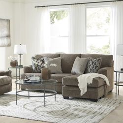 Brand NEW Sofa With Chaise 