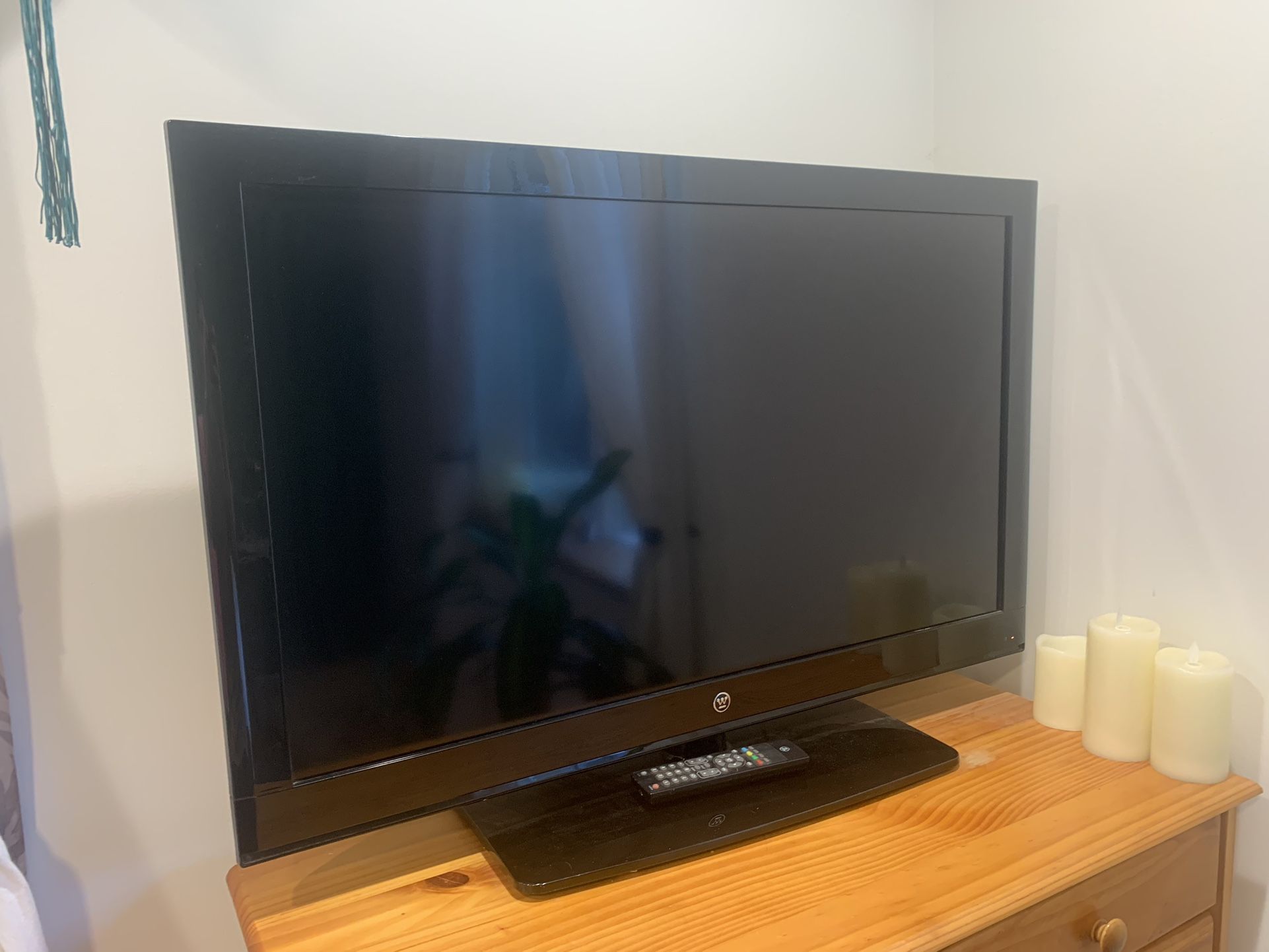 40” Flat Screen TV