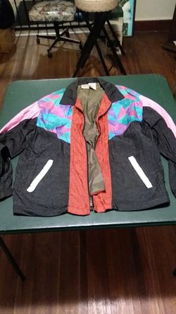 Women's lightweight windbreaker