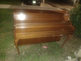 Kimbo piano works new and good condition 300$