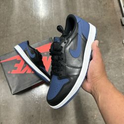 Jordan 1 Retro Low OG “Mystic Navy” Size 10.5m IN HAND BRAND NEW 