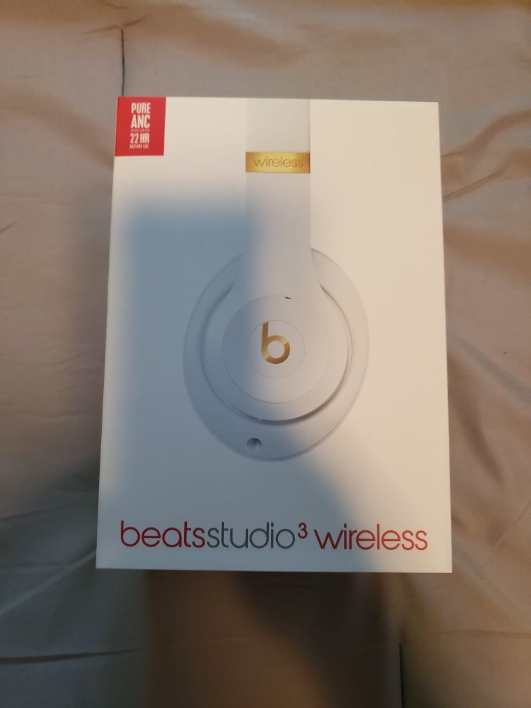 Beats Studio 3 wireless headphones new !!