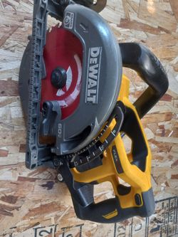 Dewalt. 7  1/4