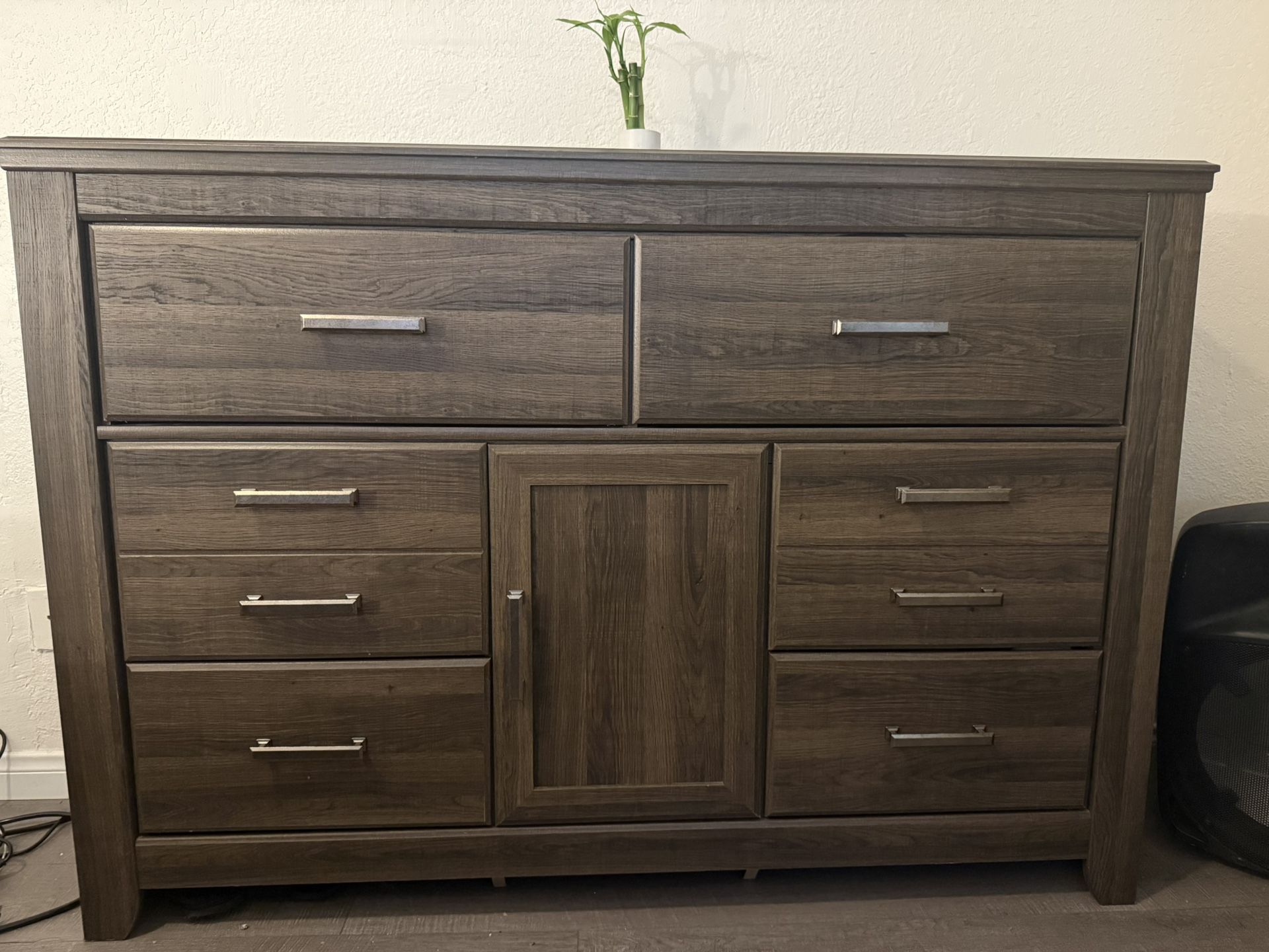Ashley Furniture Juararo 6 Drawer Dresser