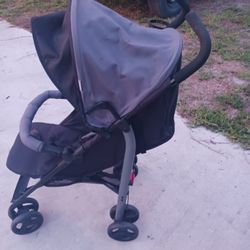 GOT 2 LIKE NEW URBINI AN 3D STROLLERS 24 EACH