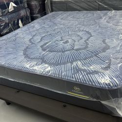 QUEEN SIZE SERTA PERFECT SLEEPER (FIRM) MATTRESS & BOX SPRING BED SET