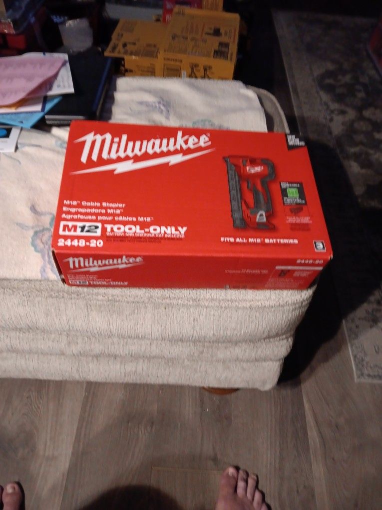 Milwaukee M12 Cable Stapler