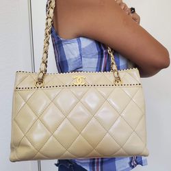 Authentic Vintage Chanel Lambskin Gold Chain Women Shoulder Bag for Sale in  Temecula, CA - OfferUp