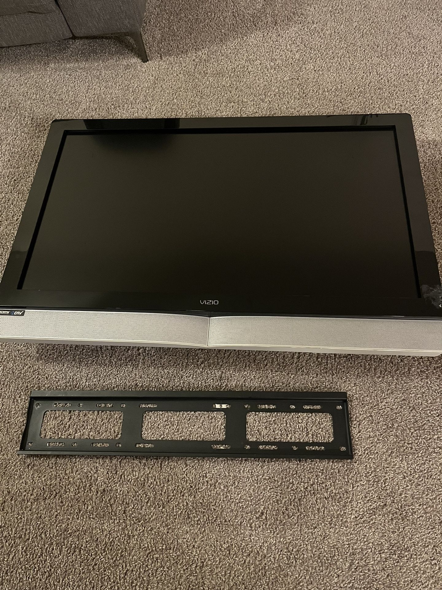 42inch Vizio TV With Mount