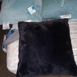 Three Brand New Pillows For Couch 