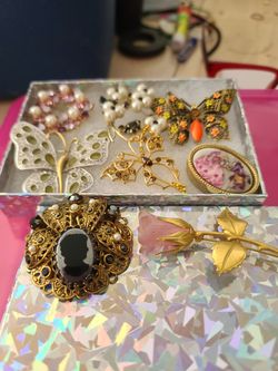 Antique Cameo Pendent Is $50 Other s Are Vintage and $35 each small Box Made In Itally $20 Make Reasonable Offer