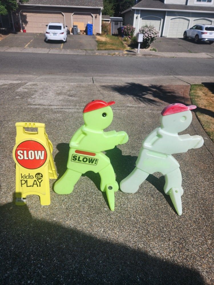 3 Safety Kids At Play Sign