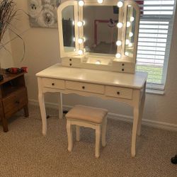 Make Up Vanity And Stool