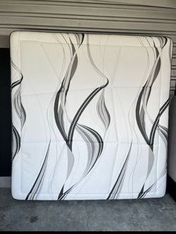 King Size Mattress White Gray Wave Pattern